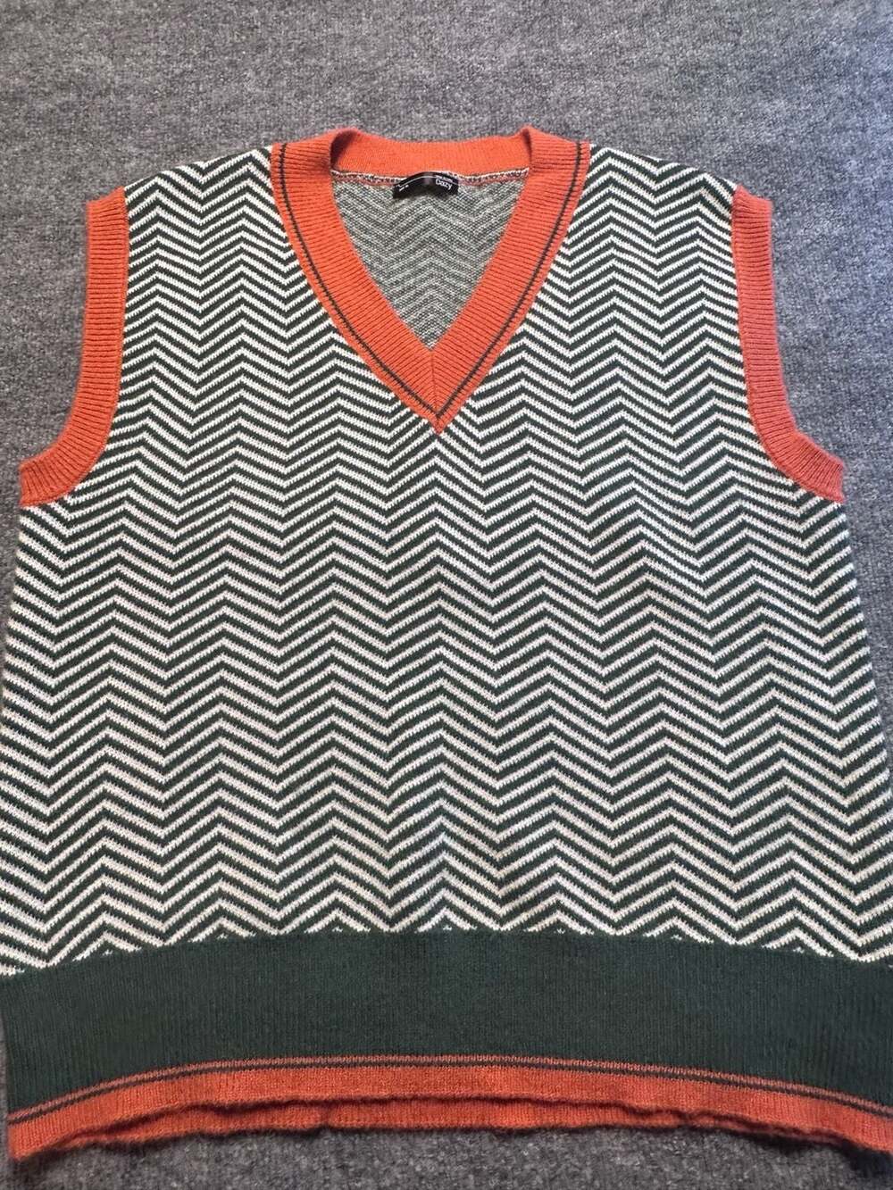 Dazy Chevron Pattern V-Neck Sweater Vest Eclectic Grandpa core cozy 70s Size XL